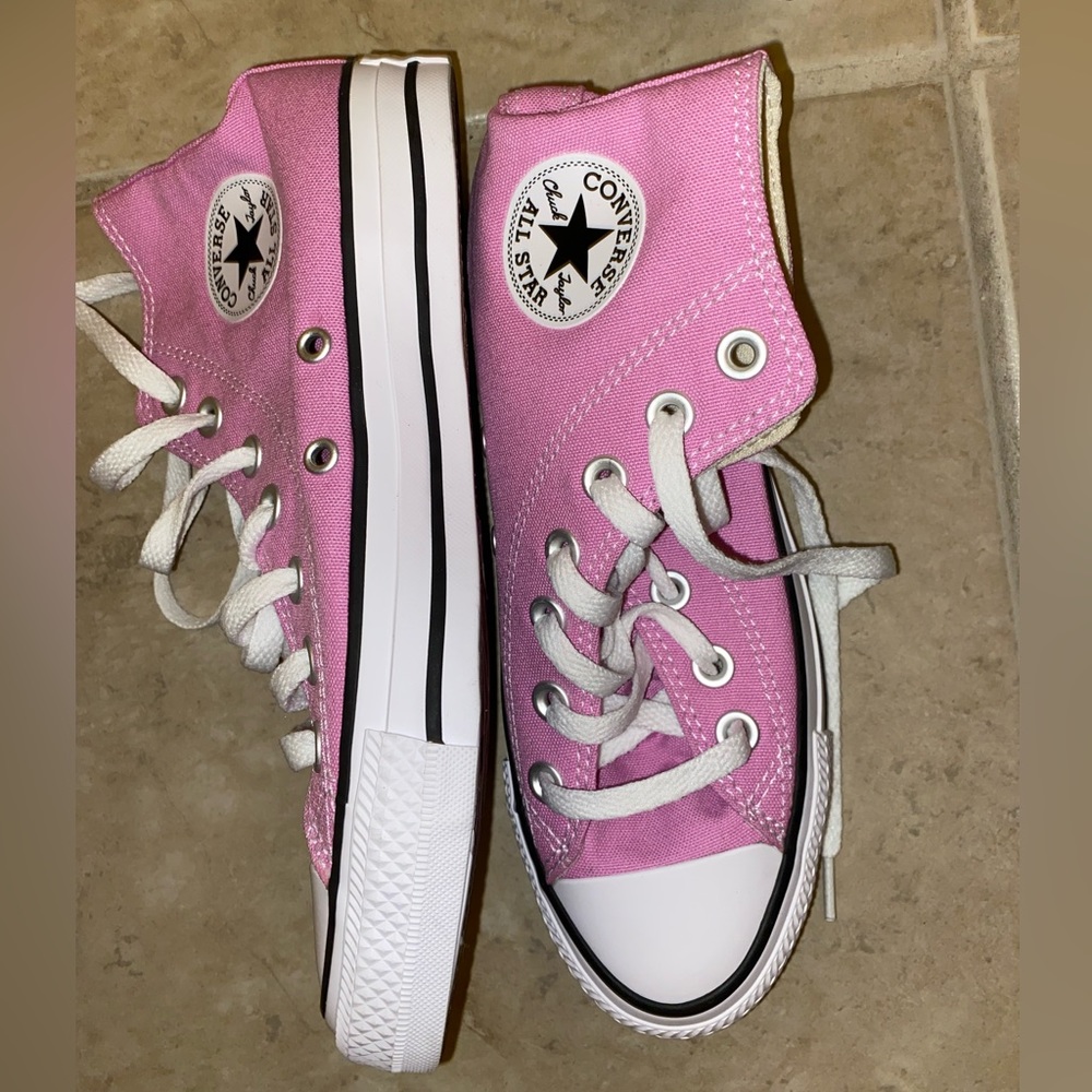 Pink Converse - Picture 2 of 2